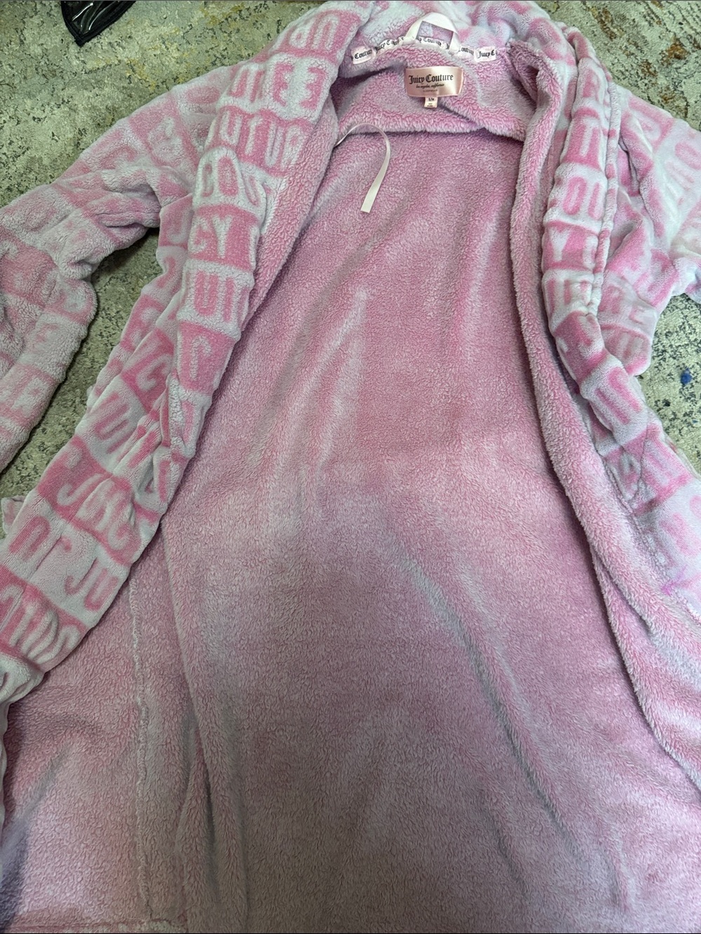 Juicy Couture Pink Plush Hooded Logo Robe for Kids - Picture 3 of 6
